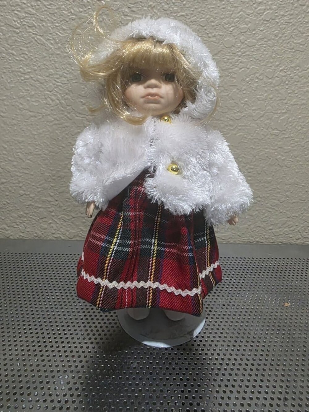 Santa's Workbench 2003 Christmas Girl Porcelain Doll Blonde Blue Eyes 9" Tall